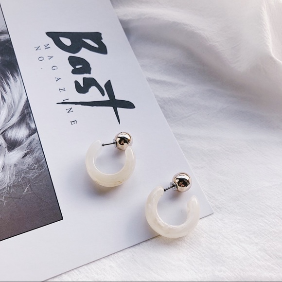 20mm Small Tortoise Hoop Earrings (Green & White) - Picture 4 of 6